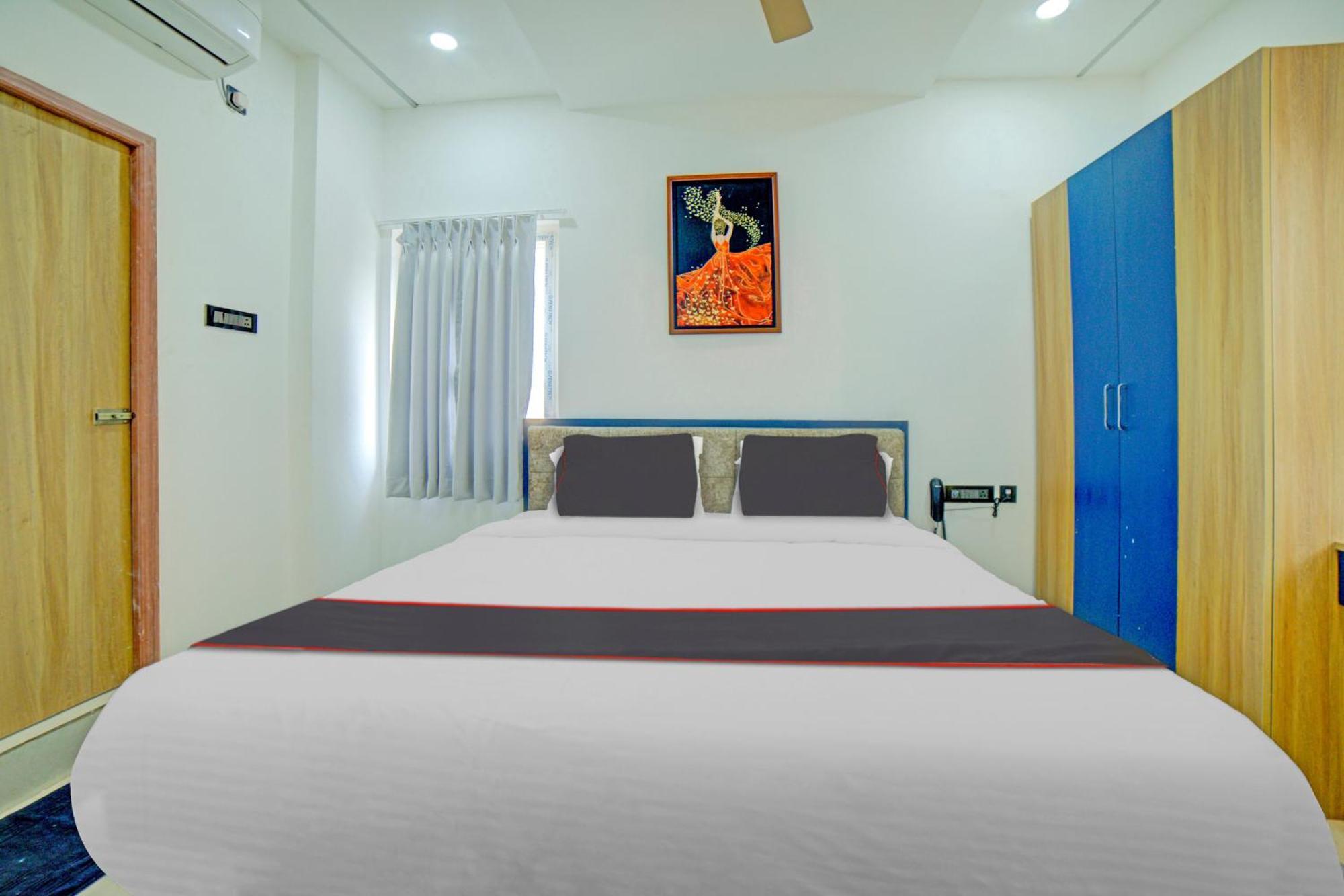 Collection O Lakeview Castle Hotel วารังกัล ภายนอก รูปภาพ